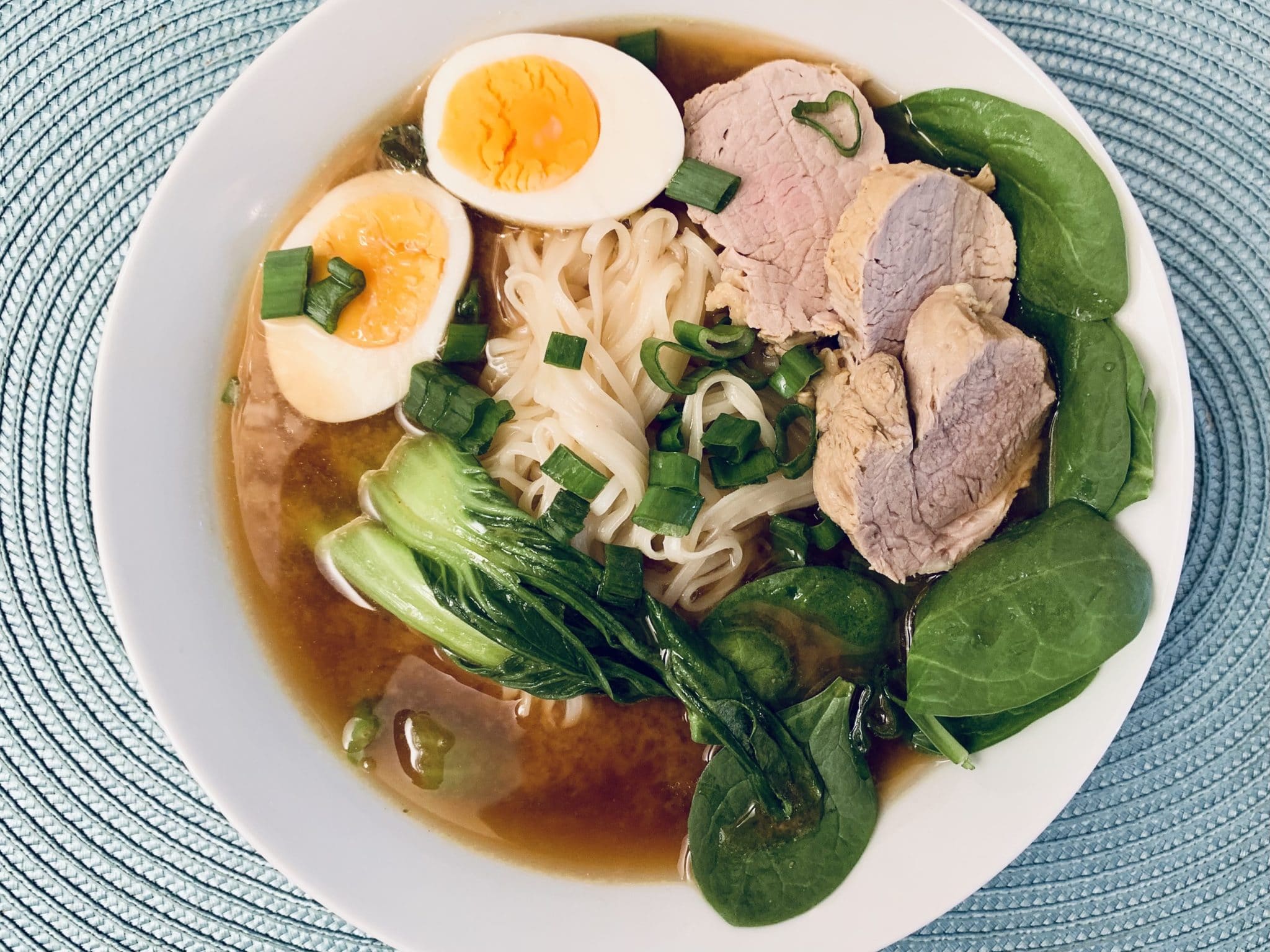 Hipster Ramen mit Pak Choi und Schweinefilet - Der Geschmacksdealer